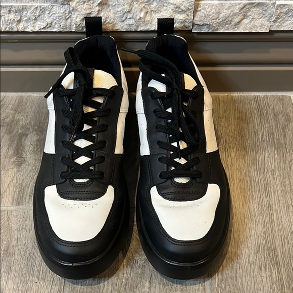 Ecco 720 Street wear Black and White Low-Top Sneakers  size 44 / US 10-10.5 - Picture 1 of 12